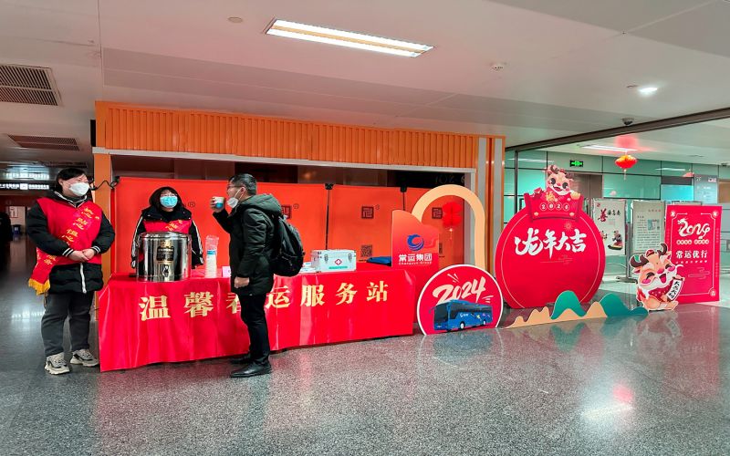 平靜的旅途中，熟悉的溫馨依舊 ——春運(yùn)路上的暖心服務(wù)